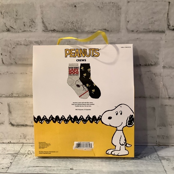 Peanuts Snoopy 2Pk. Fuzzy Crew Socks - Picture 3 of 3
